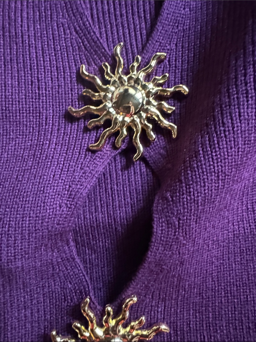 Commense Metal Cut-Out Knit Sweater Vest - Picture 4 of 4